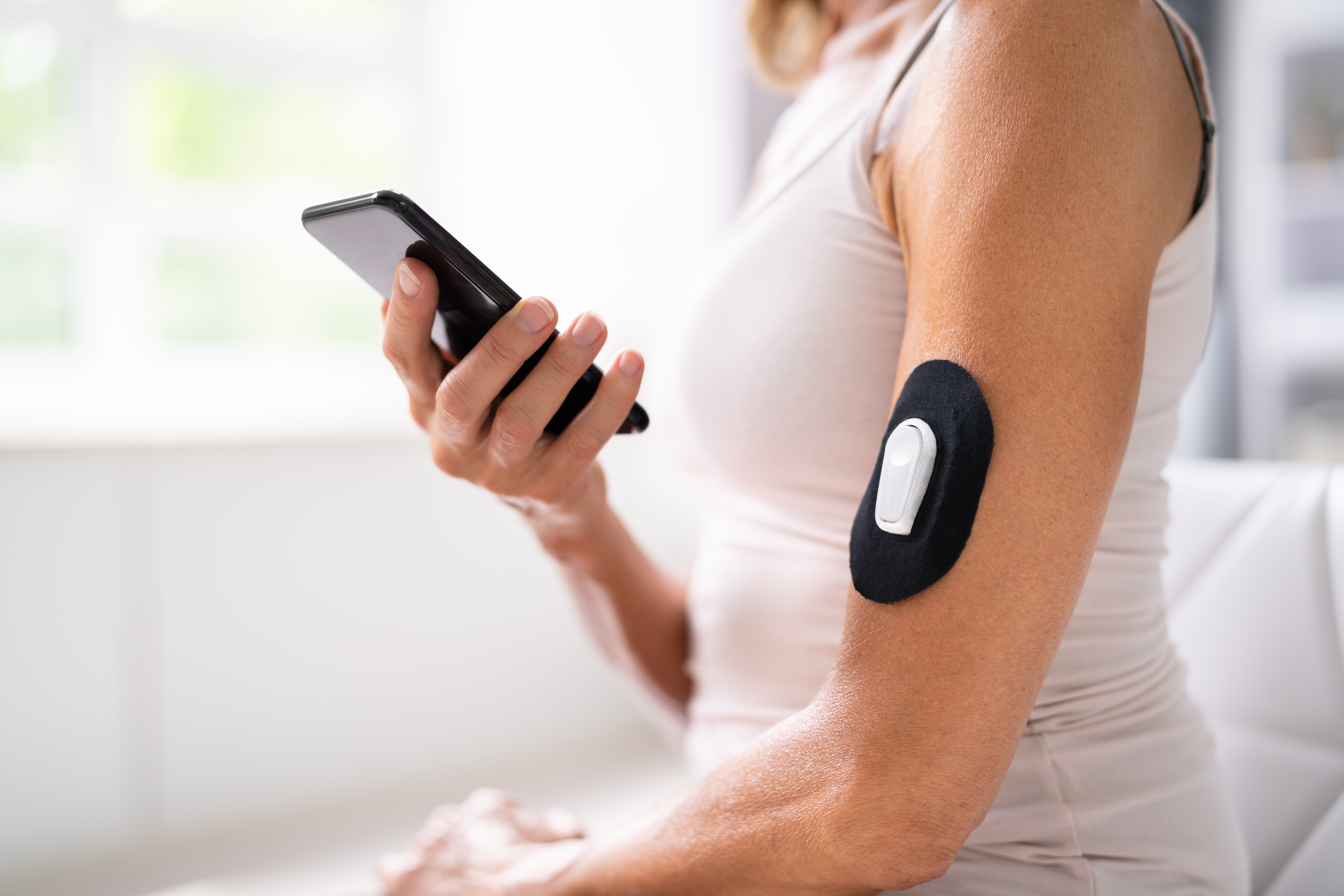 Woman,Using,Continuous,Glucose,Remote,Monitor,Diabetes,Sensor