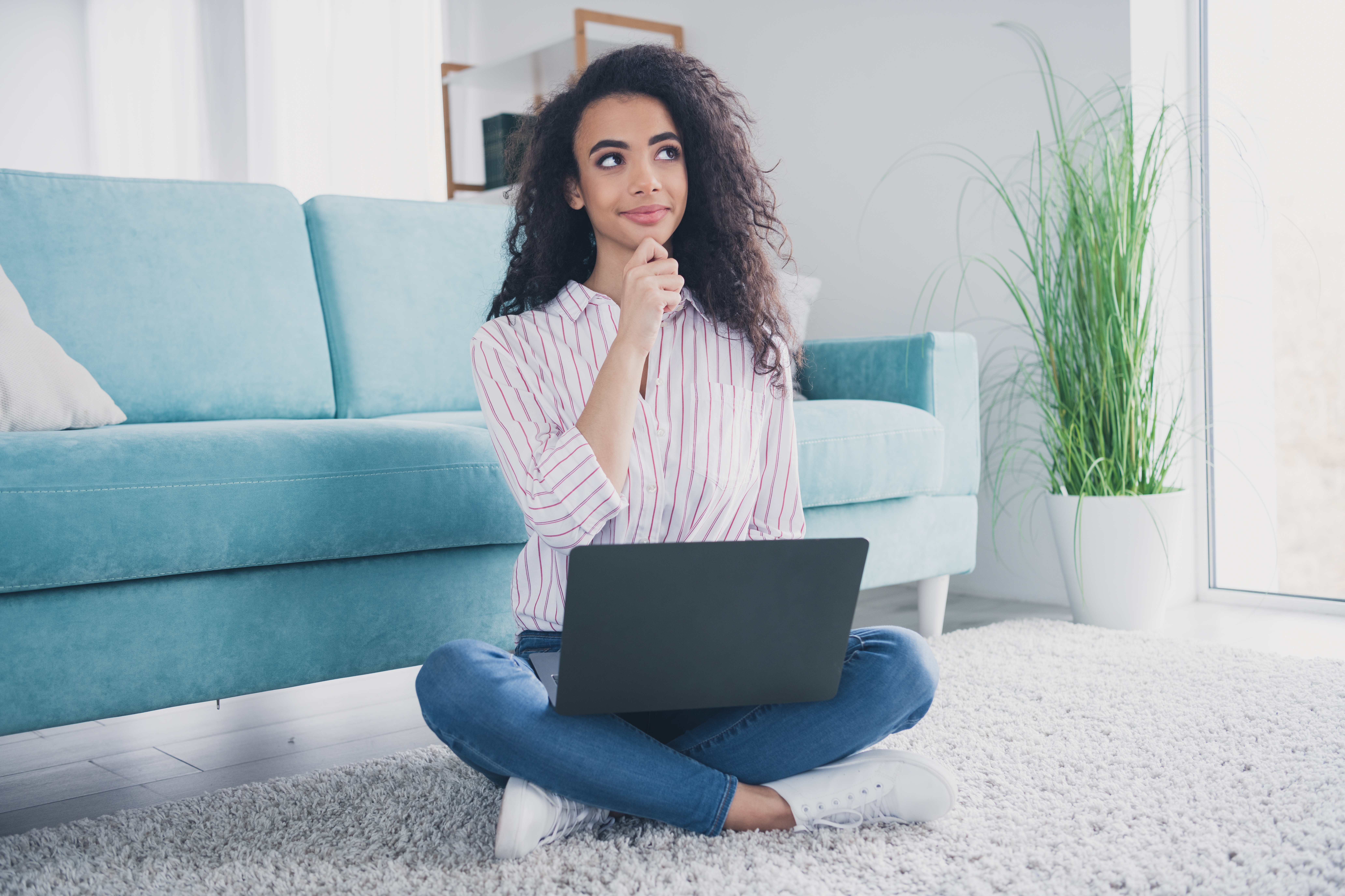 Full,Body,Portrait,Of,Nice,Young,Woman,Sit,Carpet,Floor