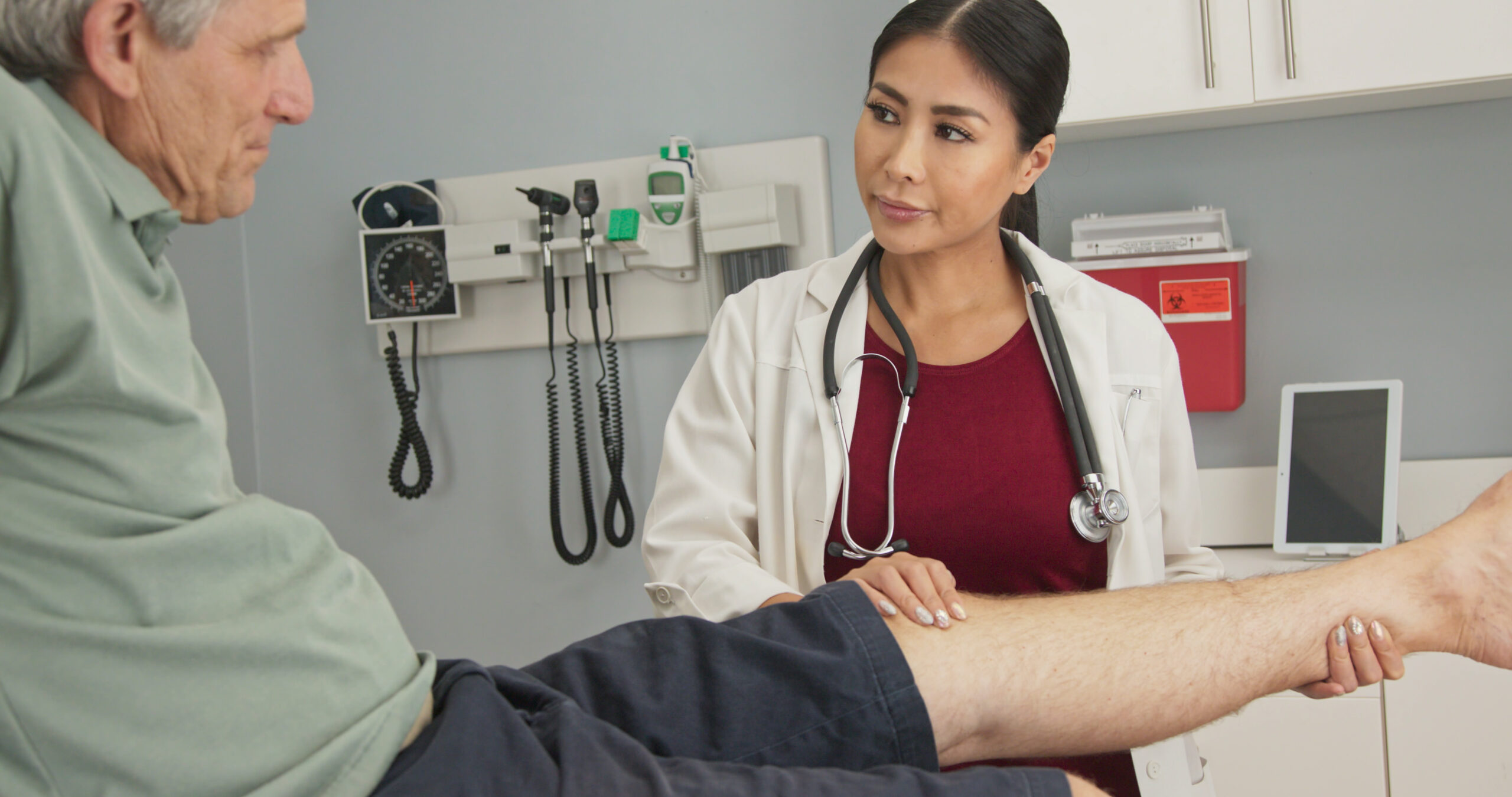 Physical,Therapist,Or,Doctor,With,Older,Male,Patient,In,Exam